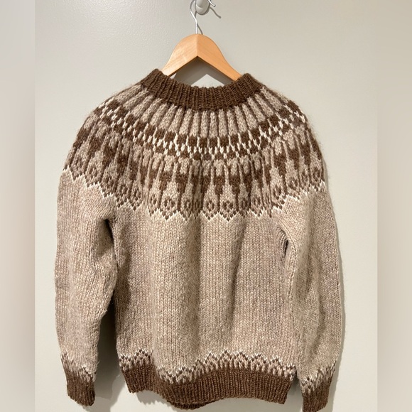 Hand-Knit Fair Isle 100% Wool sweater - Picture 6 of 6